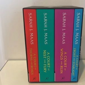 BRAND NEW A COURT OF THORNS AND ROSES BOX SET
